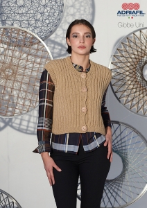 81/33 Modèle Gilet sans manches Reina Sofia en Adriafil Globe Uni