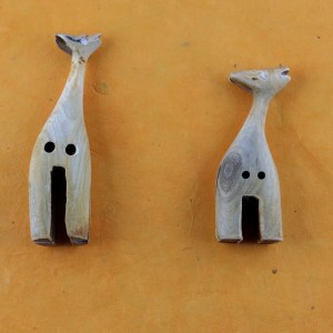 Bouton en corne en forme de girafe