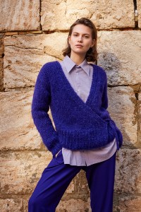 Kit à tricoter WoolAddicts Local Favorite Veste croisée en Desire