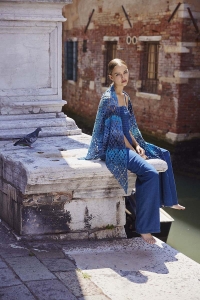 2591-016 Modèle Ivanka Châle au crochet en Lang Yarns Quattro Degradé