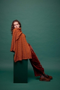 286-03 Modèle Gillian Étole en Lang Yarns Nomad