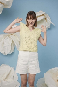 288-45 Modèle Marla Pull sans manches en Lang Yarns Regina
