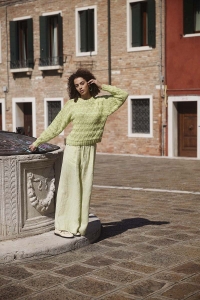 289-11 Modèle Handmade Indulgence Pull en Wool Addicts by Lang Yarns Glow