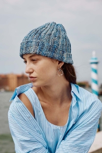 289-24 Modèle Lagoona Bonnet en Wool Addicts by Lang Yarns Footprints