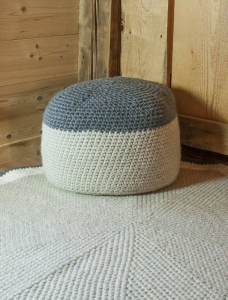 147/08 Pouf bicolore en Plassard Top