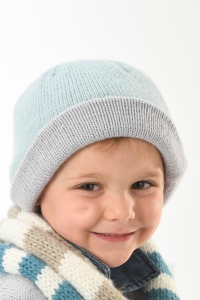 152/11 Modèle Bonnet reversible en Plassard Sweety