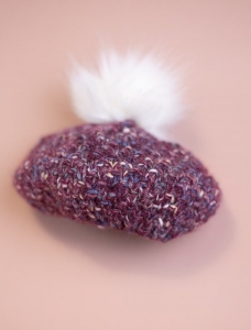 194/23 Modèle Béret sans coutures à pompon en Plassard Paisible