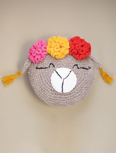 194/25 Modèle Coussin lama au crochet en Plassard Caresse et Sweety