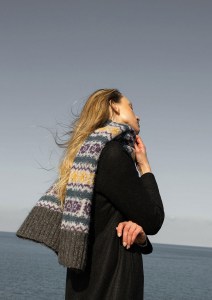 Modèle Oscar Echarpe en Rowan Fine Tweed Haze