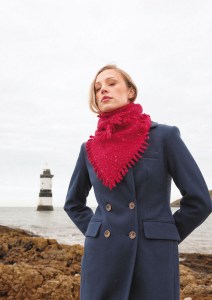 Modèle Sandy Echarpe en Rowan Fine Tweed Haze