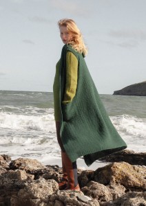 Modèle Donna Gilet long en Rowan Alpaca Classic